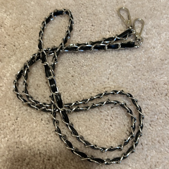 Luxury Black leather & Silver Chain Detachable Bag Strap - Picture 2 of 3
